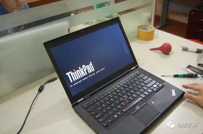 笔记本电脑拆机清灰图解，大神手把手教你（ThinkPad T430）