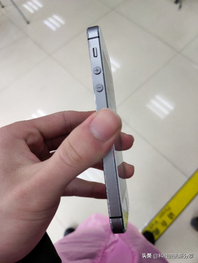 iPhone5s，小屏手机手感真好！还能当备用机