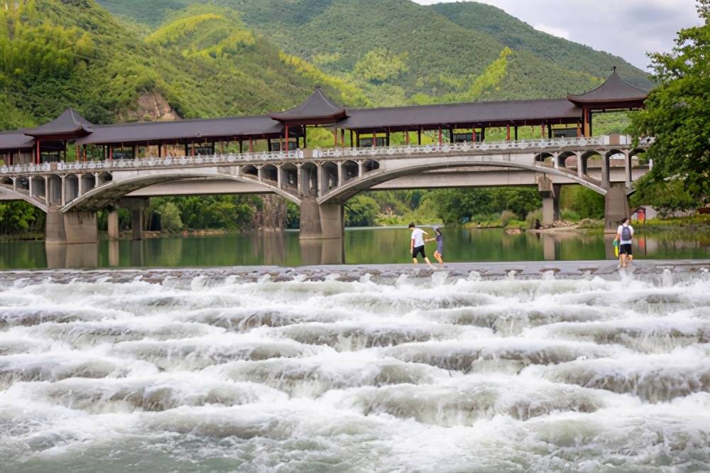 杭州富阳有一处小众旅游景点，夏天玩水冬天赏景，不收门票