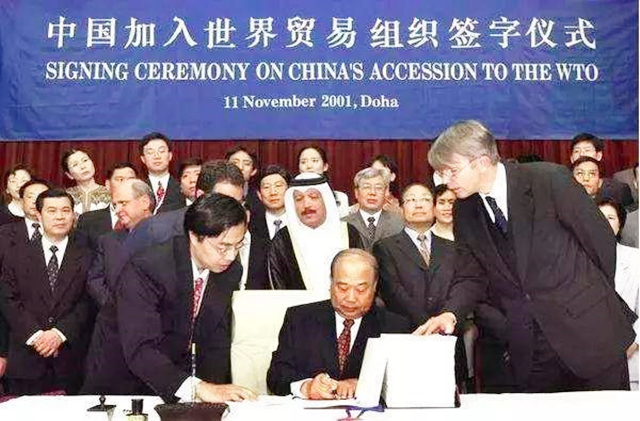 1999年朱镕基访问美国，克林顿做出的决定让他的谈判班子后悔不已