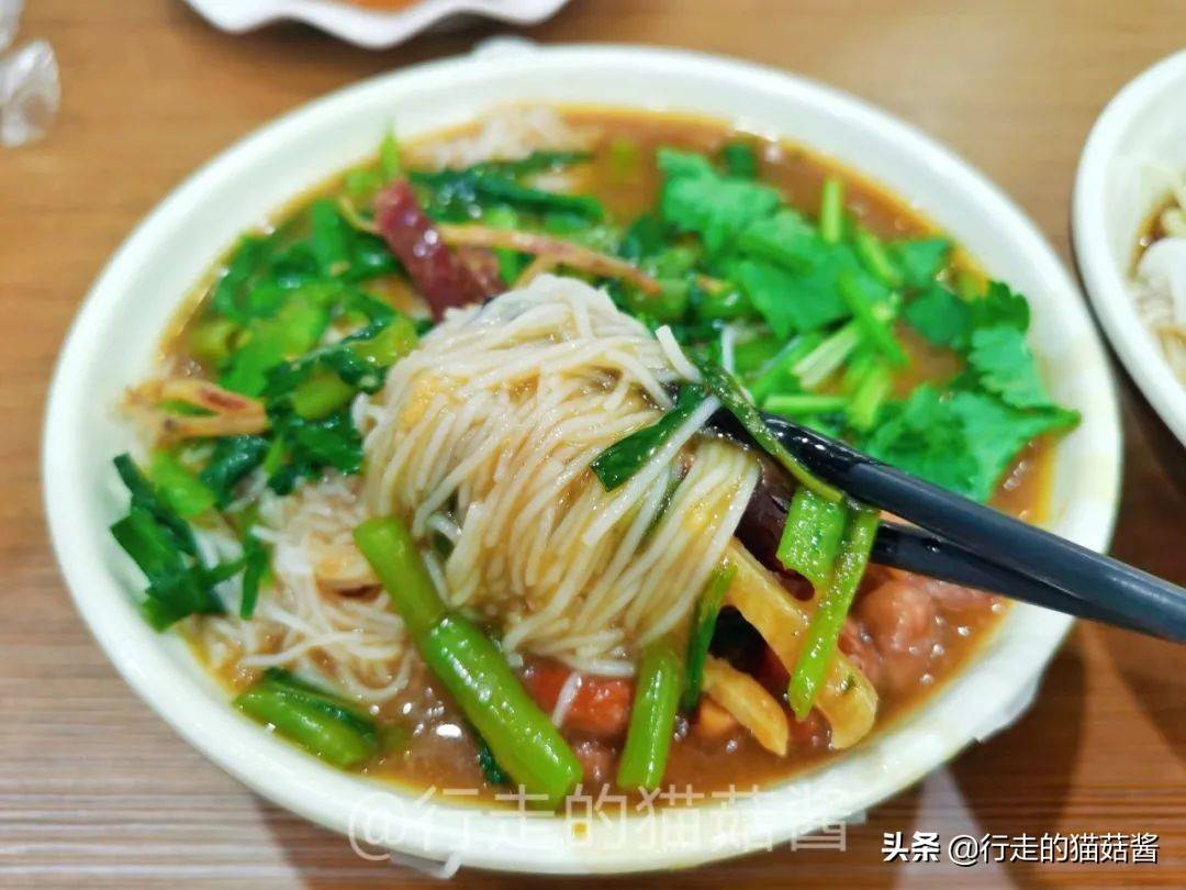 第一次去三亚，住哪里玩什么吃什么？一篇文章带你了解大概