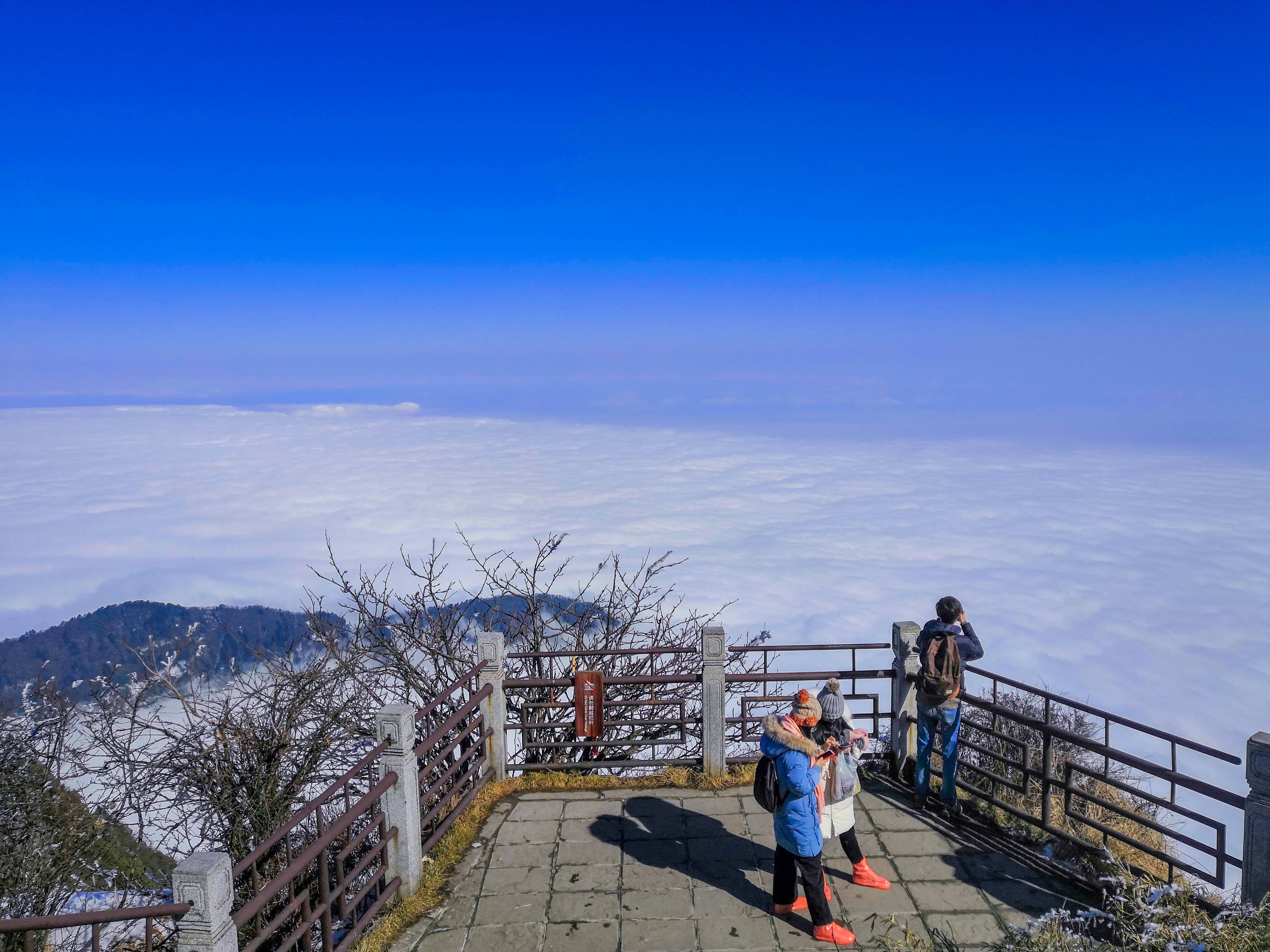 峨眉山冬游记——象城、云海、雪松、金顶、四面十方普贤金象