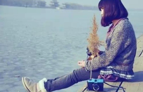 女人不顾父母反对嫁给穷男人，男人有钱后对她说...