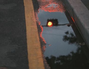 下雨天心情低落烦躁的说说 下雨了抒发心情的说说高情商