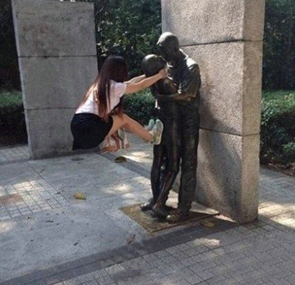 同学帮我补习了三个月，终于，他的成绩也降下来了