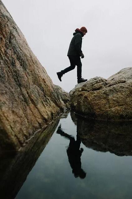 拼了命的不让身边的人难过，却发觉受伤的原来是自己