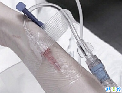 打吊针发朋友圈的说说带图片 打针输液的心情说