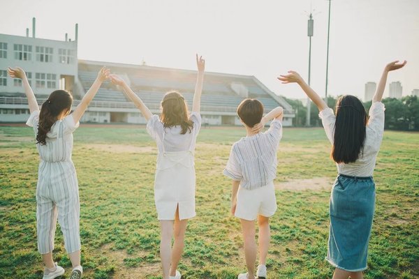 2018最火闺密图片大全四人唯美 爱我很正常是人都