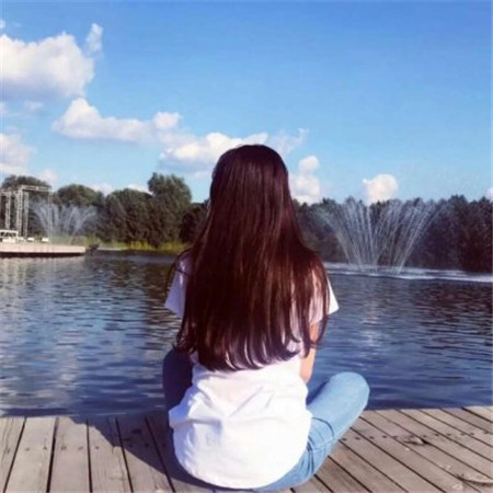 女生背影图片唯美长发2019最新 文艺女生朋友圈背
