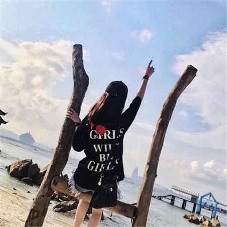 女生背影图片唯美长发2019最新 文艺女生朋友圈背