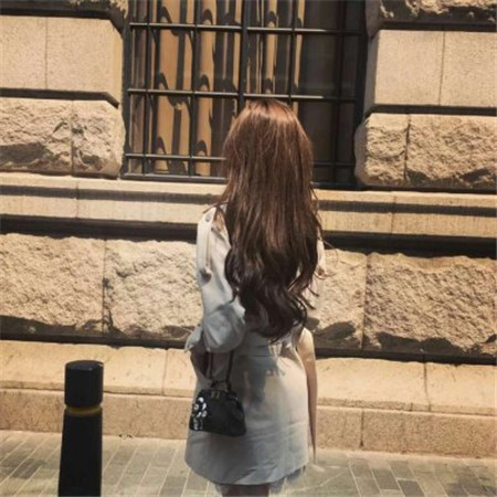 女生背影图片唯美长发2019最新 文艺女生朋友圈背