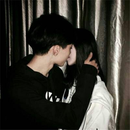 情侣亲吻图片大全唯美幸福2018 我已经在努力了你