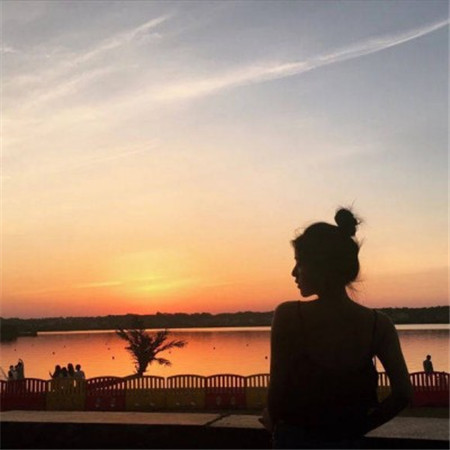 超漂亮的女生朋友圈背景图2019 唯美有气质的女生