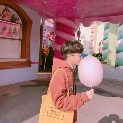2019微博情侣头像一男一女分开 坎坎坷坷只想做你