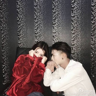 最潮微信情侣头像一对两张2019 不是话少了而是心