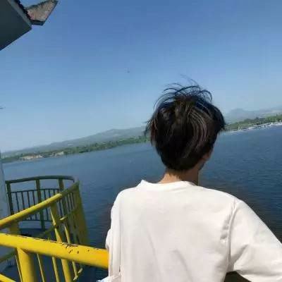微信情侣个性头像两张一男一女 不喜热闹又怕孤