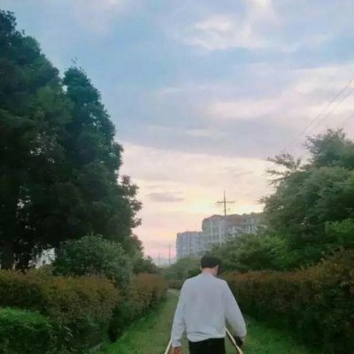 微信情侣个性头像两张一男一女 不喜热闹又怕孤