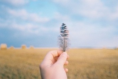 看着别人的故事，流着自己的眼泪