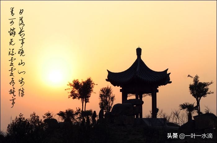 长亭外，古道边，芳草碧连天，莫为惜别伤行色，明月伴君夜郎西