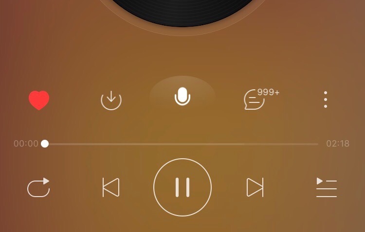 我试了下网易云音乐的“一起听”，就还挺温暖的