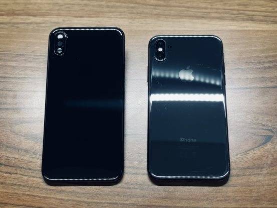 苹果亮黑色 iPhone X 原型机曝光，从未上市