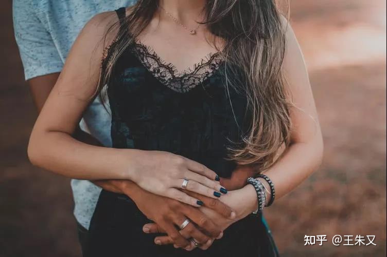 聪明男人离不开你的高招：忽冷忽热