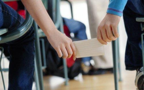 你们觉得高中生真的就不能谈恋爱和学习两方面都完善嘛