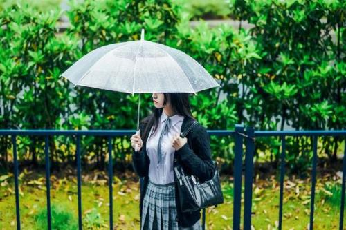 雨天幽默的正能量短句子 雨天幽默的正能量句子