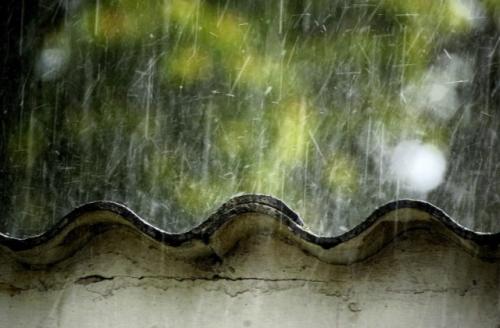 夜里下雨天的心情经典句子 适合雨天发的简短句子合集34句