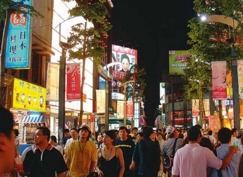 逛夜市的说说心情短语 晚上逛街发朋友圈的句子