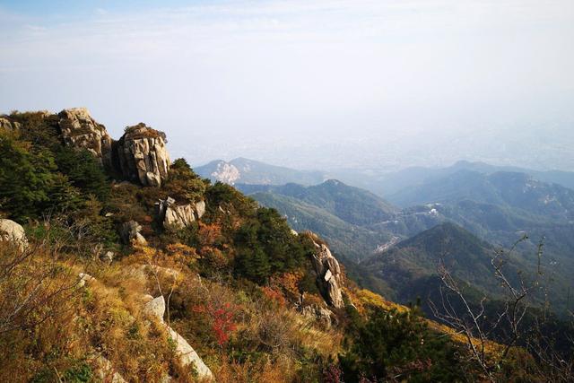 泰山海拔不足2000米，景色不如华山，为什么却是“五岳之首”？