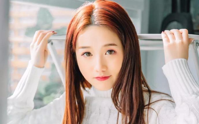 夸女生漂亮的幽默句子