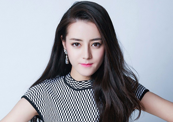 夸女生漂亮的幽默句子
