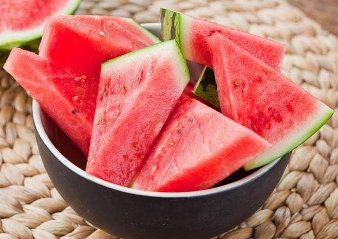 关于夏天西瓜的语录 夏天吃西瓜的文案