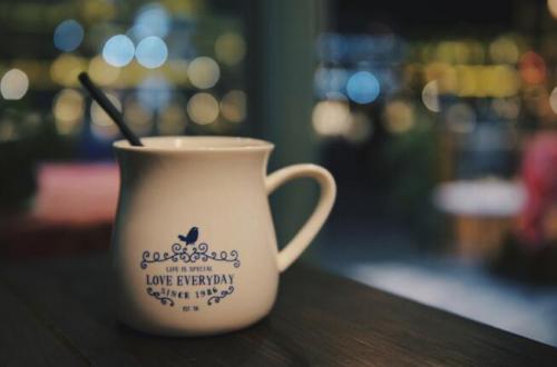 秋天第一杯奶茶文案句子 关于秋天第一杯奶茶的句子