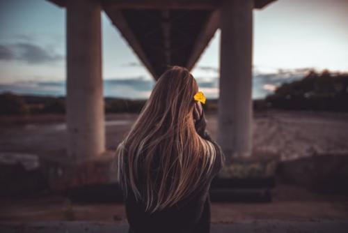 心烦说说很现实的说说 现实总会让人一瞬间感到心痛的说说