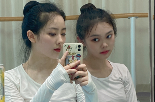 适合发自拍的朋友圈可爱文案  女孩子发自拍朋友圈说说