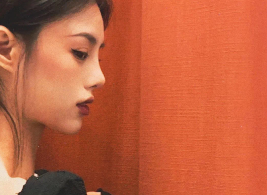 小众高级拽姐文案 女孩子拽一点的文案