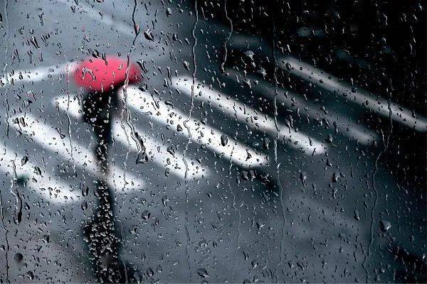 下雨天发朋友圈的短句 雨天意境很美的说说