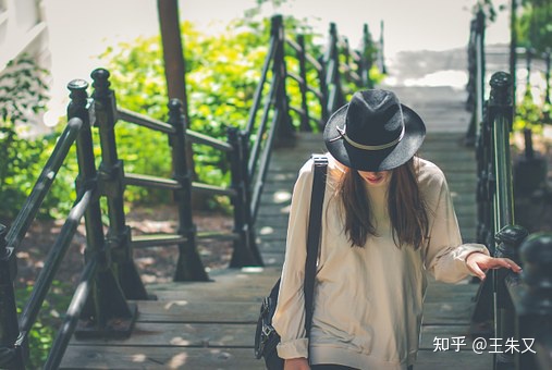 高情商的女人，明白“低调”是一个女人最好的修养