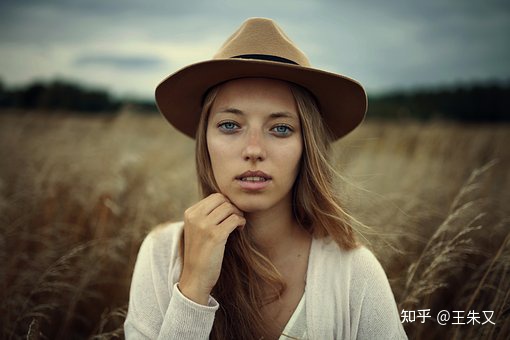 高情商的女人，明白“低调”是一个女人最好的修养