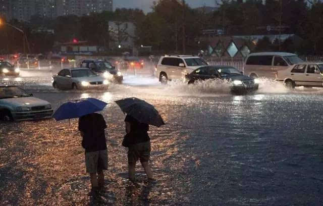 暴雨的说说发朋友圈