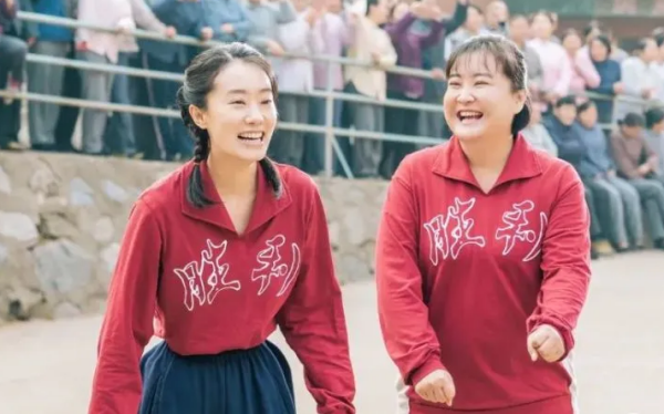 贾玲的《你好，李焕英》是否属于消费她的母亲了