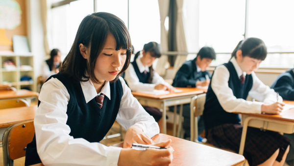 如何看待黑龙江一男班长因女班长同意女生上厕所而殴打同学