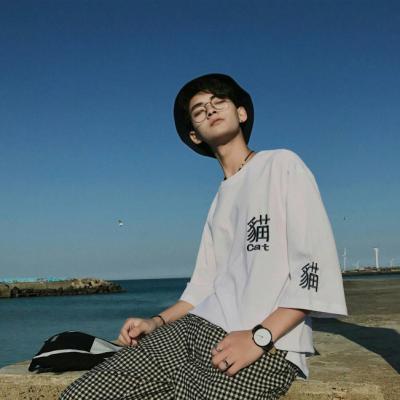 很拽的句子霸气女生发朋友圈说说文案