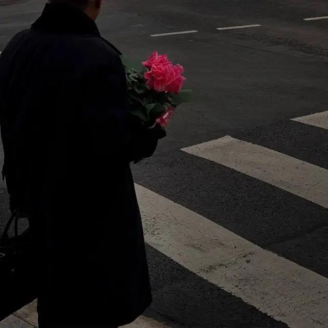 被人孤立的伤感语录 一个人无助的说说心情短语