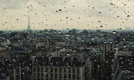 关于雨季的唯美句子 带有诗意的雨中说说