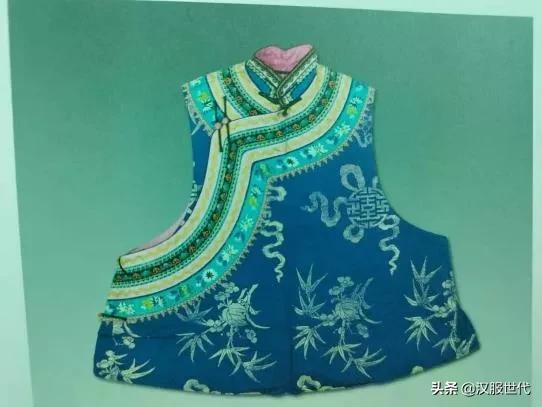 满族服饰文案励志(满族人民的服饰照片)