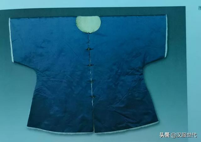 满族服饰文案励志(满族人民的服饰照片)
