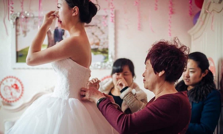 女人为了爱情，远嫁到外省，究竟值得吗？